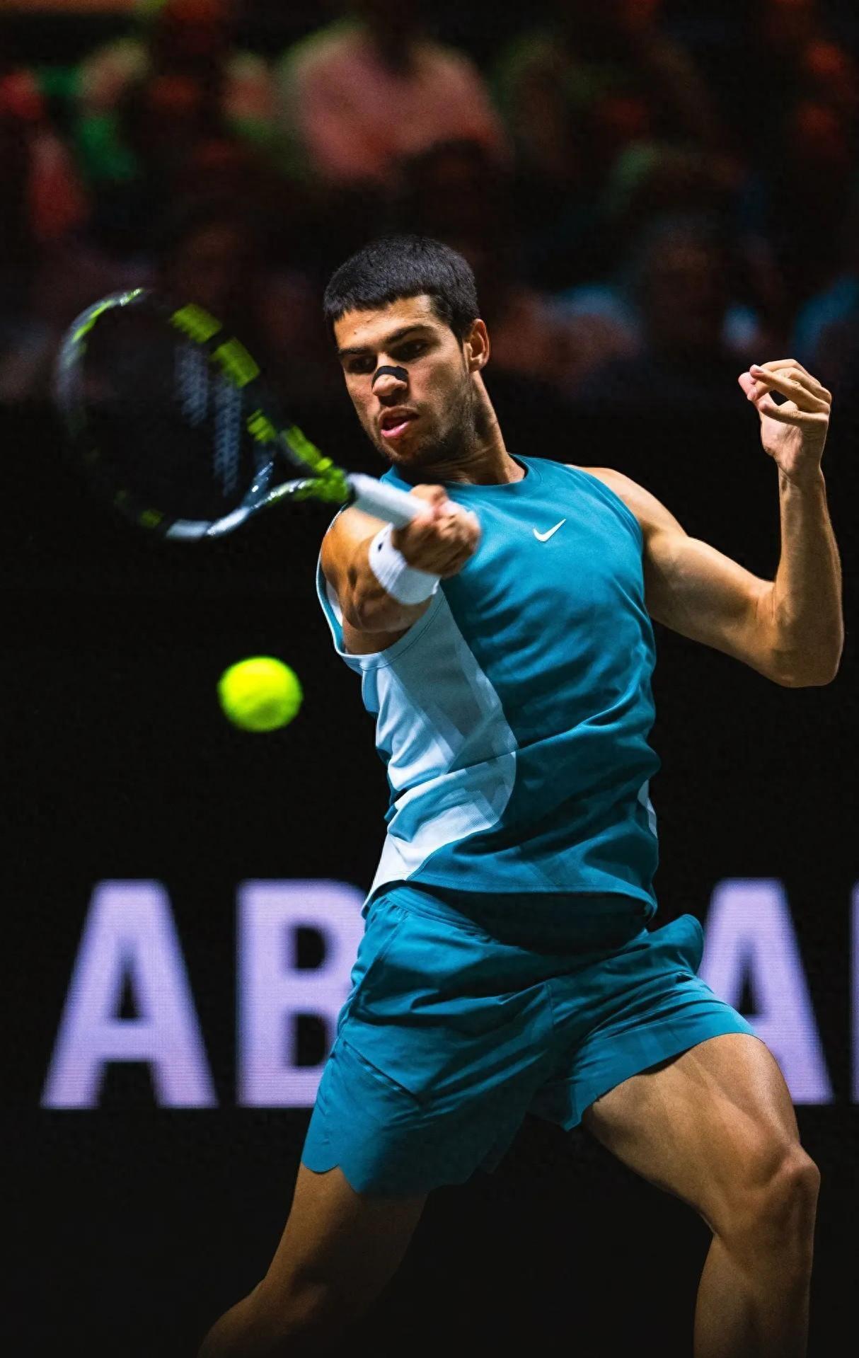 世界网球队力克西班牙网球队,纳达尔关键制胜的简单介绍 世界网球队力克西班牙网球队,纳达尔关键制胜的简单介绍