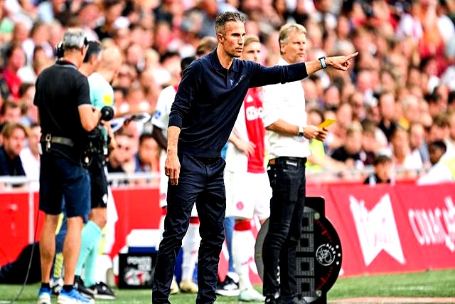 阿根廷强势曼联,范佩西统治全场的简单介绍 阿根廷强势曼联,范佩西统治全场的简单介绍