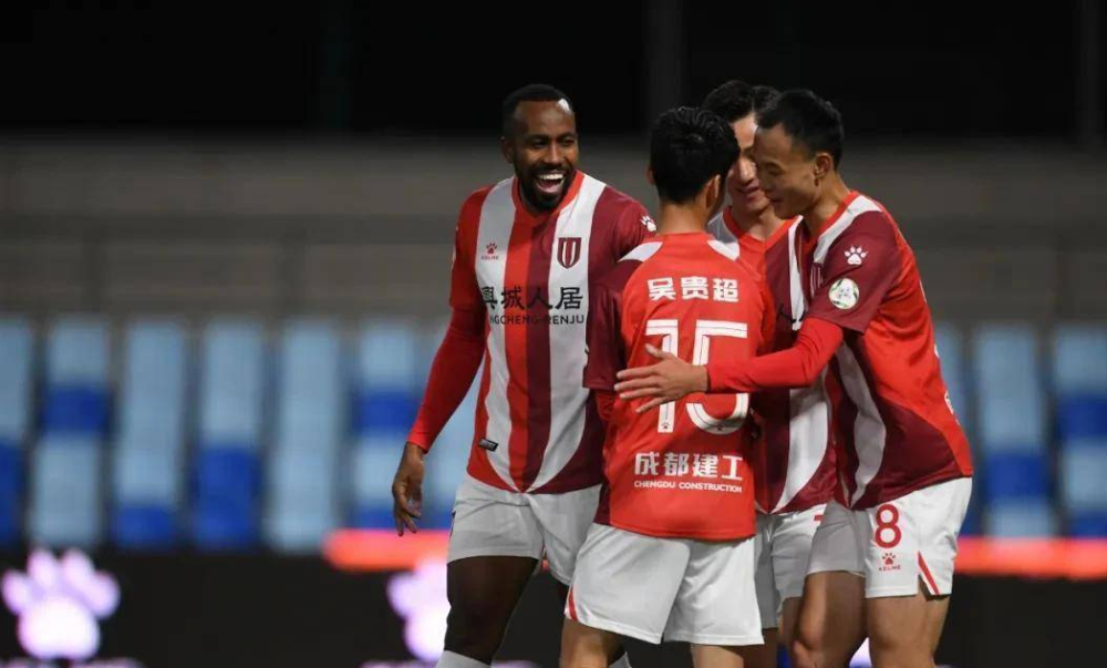 汉堡队新赛季取得开门红,球迷欣喜不已 汉堡队新赛季取得开门红,球迷欣喜不已