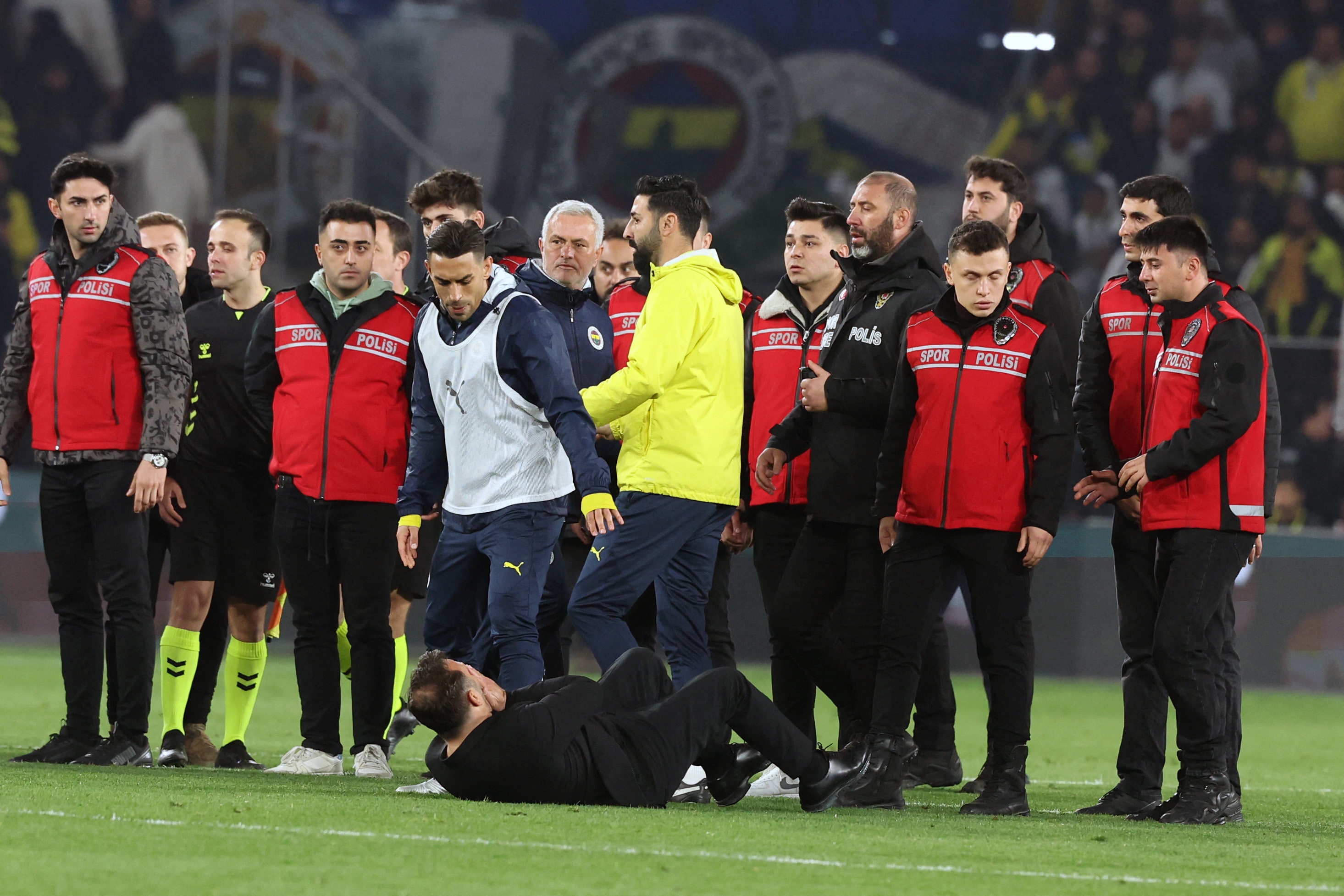 意大利网球队鏖战西班牙网球队，穆雷制霸全场的简单介绍