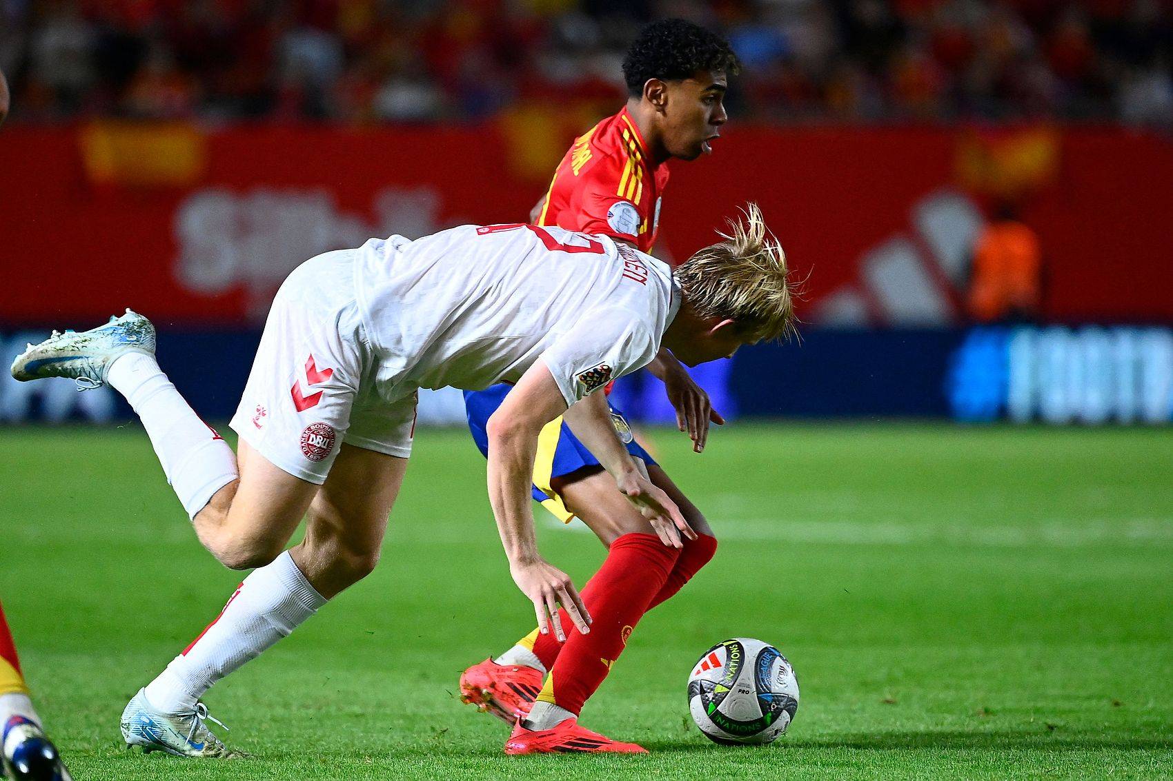 丹麦横扫西班牙,内马尔爆发神勇 丹麦横扫西班牙,内马尔爆发神勇