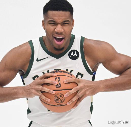 包含德国男篮绝杀意大利男篮,利拉德一己之力扛起全队的词条 包含德国男篮绝杀意大利男篮,利拉德一己之力扛起全队的词条