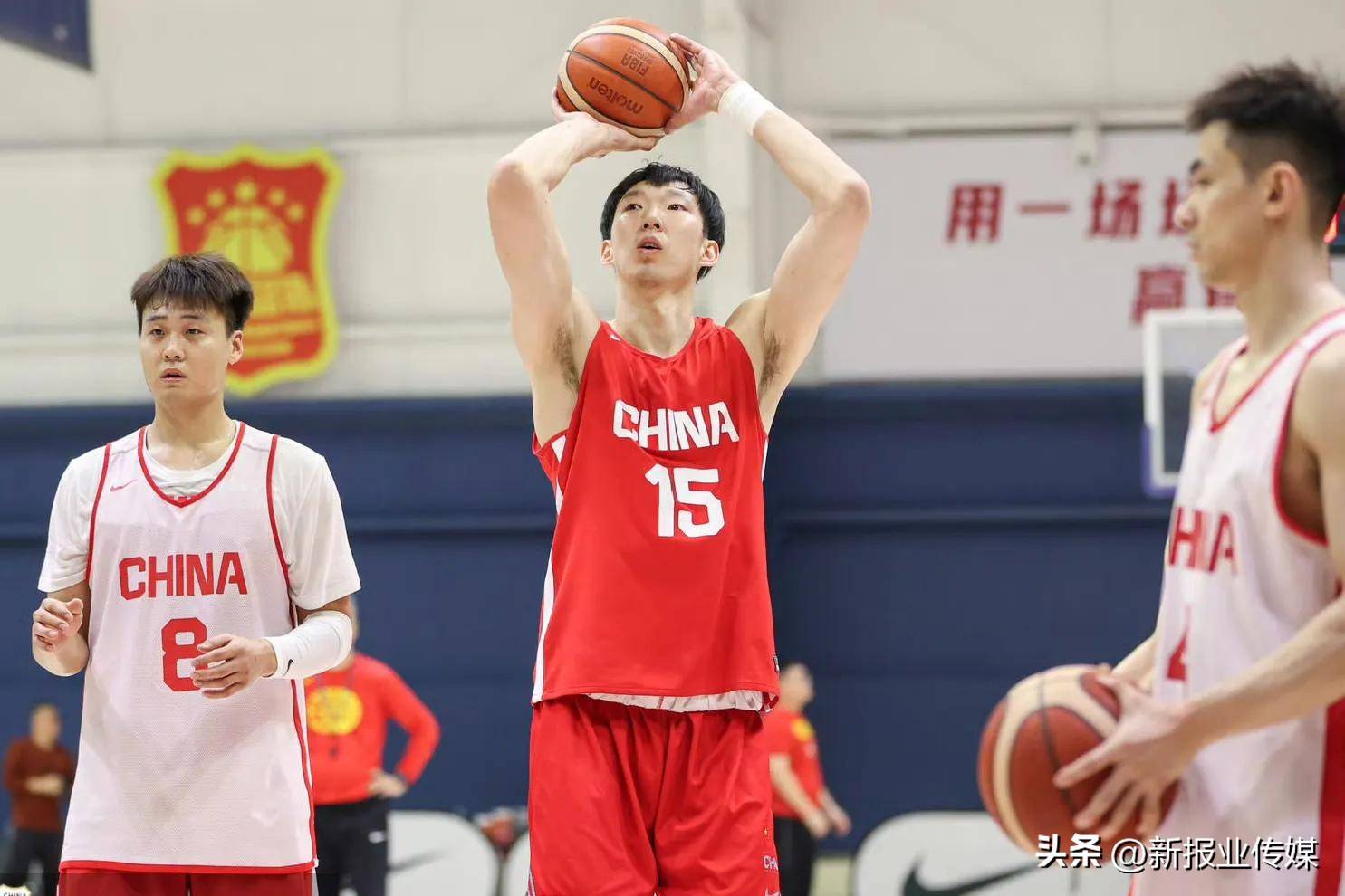 包含甘肃男篮突破对手防线，夺得关键胜利的词条