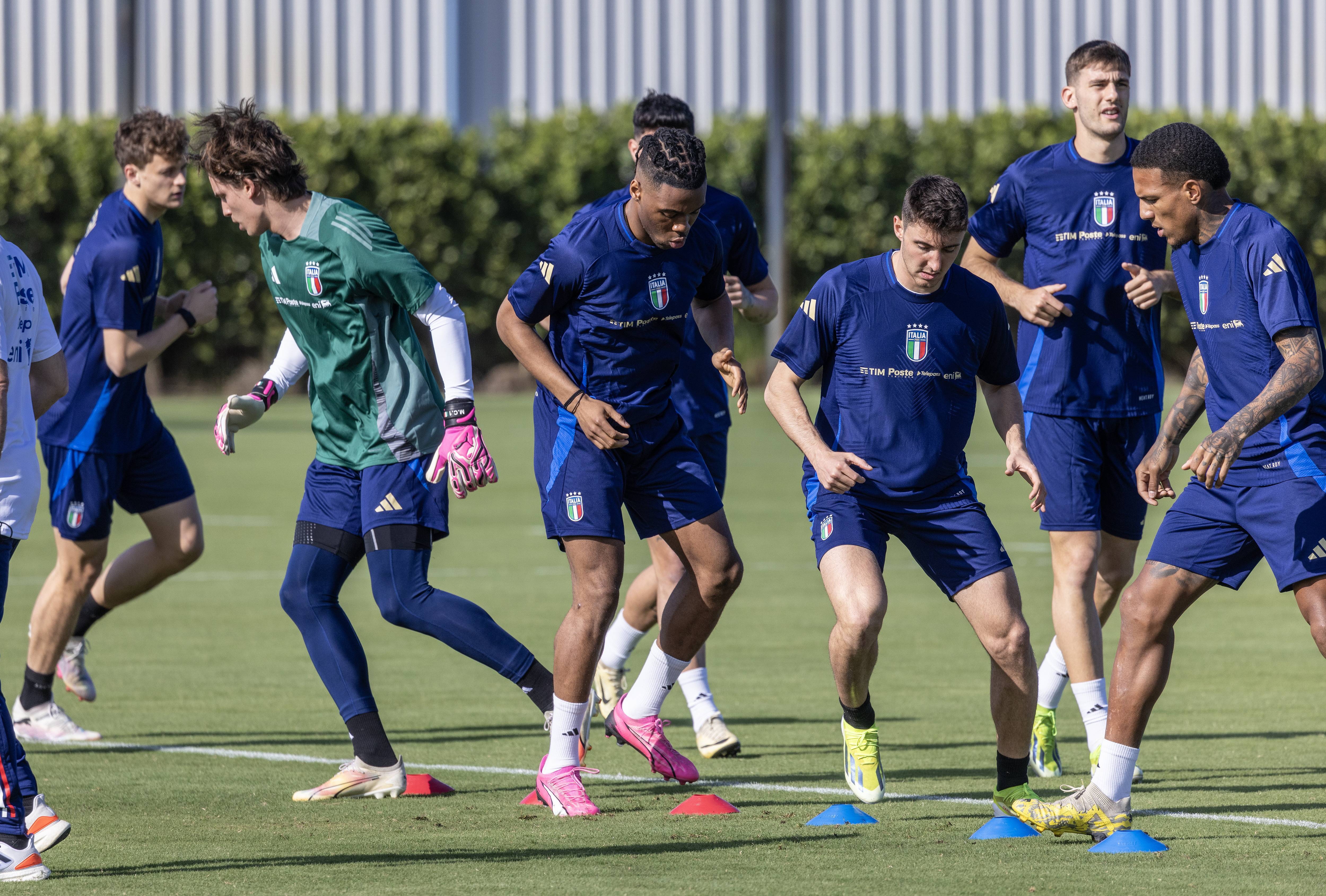 包含足球联赛精彩多姿,球队实力愈发突出的词条 包含足球联赛精彩多姿,球队实力愈发突出的词条