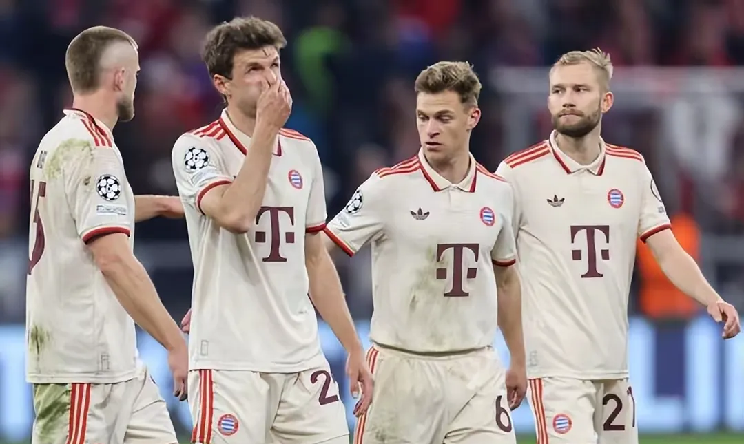 拜仁主帅承认战术调整错误，球队需重组阵容