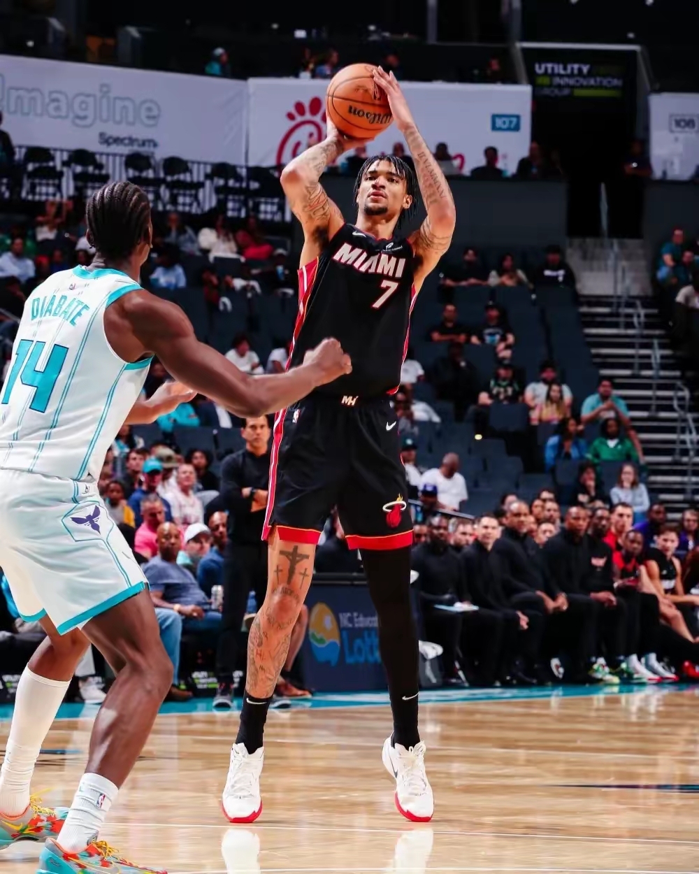 包含热火抢夺胜利之路，球员全力以赴必胜以退的词条