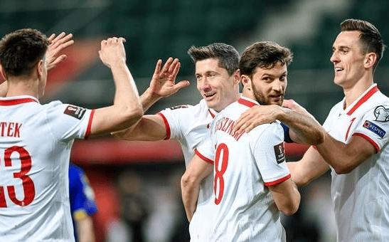 包含波兰队在友谊赛事中打出精彩表现，期待新赛季的词条