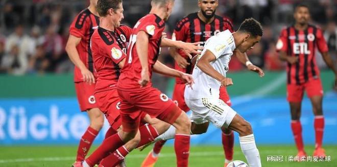 沙尔克客场遭遇困境，难逃失败的简单介绍