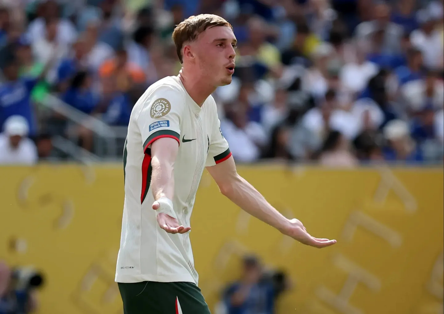 沙尔克球员集体表现糟糕，战绩节节败退的简单介绍