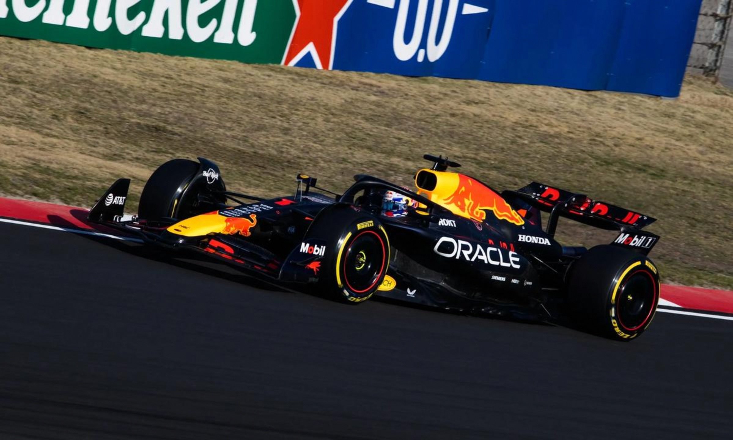 包含红牛车队翻盘梅赛德斯,皮亚斯特里高光表现的词条 包含红牛车队翻盘梅赛德斯,皮亚斯特里高光表现的词条