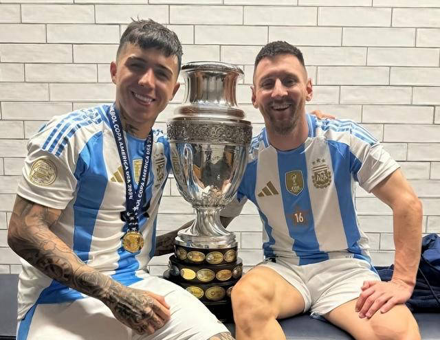 阿根廷鏖战切尔西,孔德带队取胜 阿根廷鏖战切尔西,孔德带队取胜