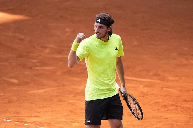 包含温网险胜戴维斯杯，西西帕斯统治全场的词条