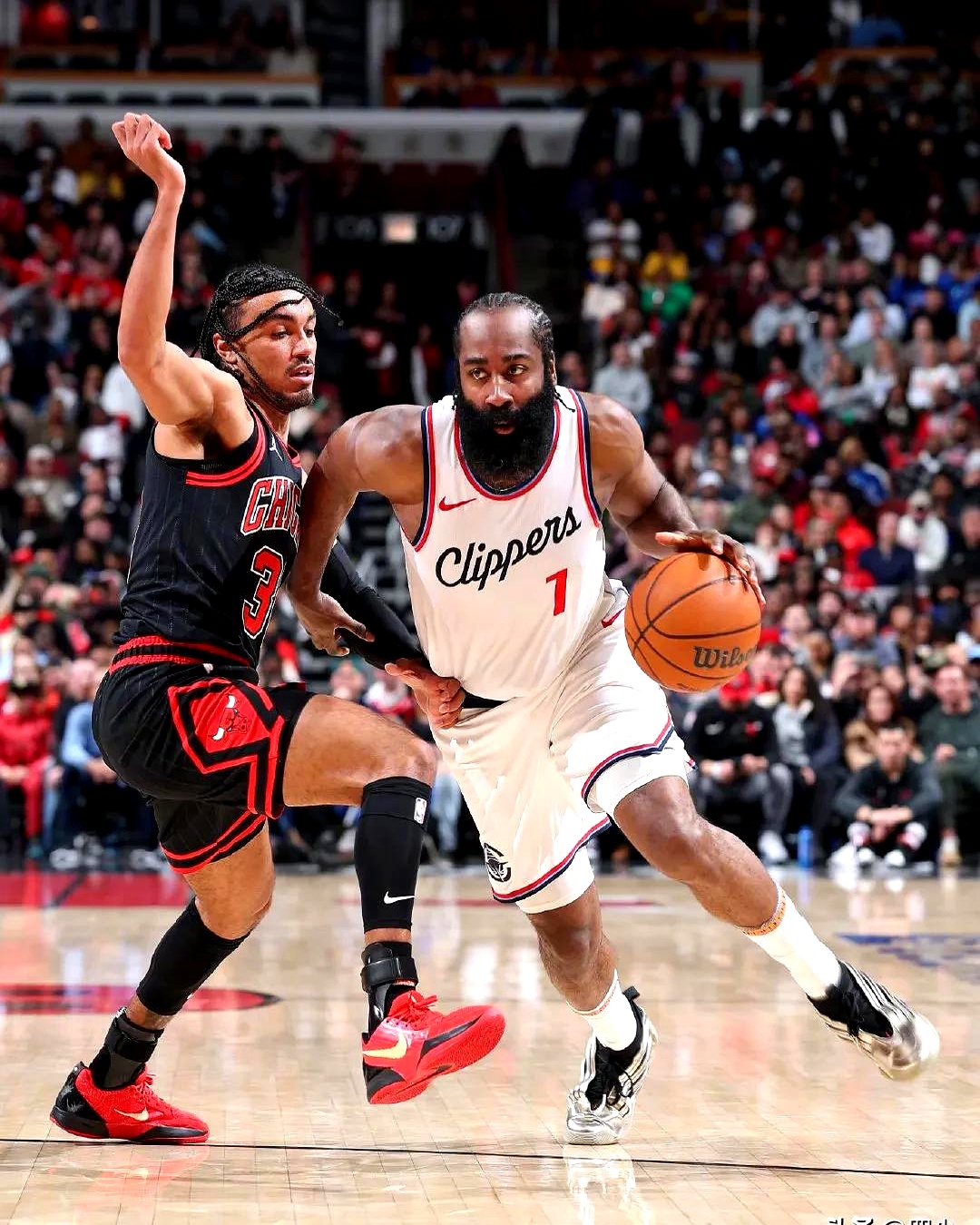 关于火箭险胜天津队，哈登状态火热的信息