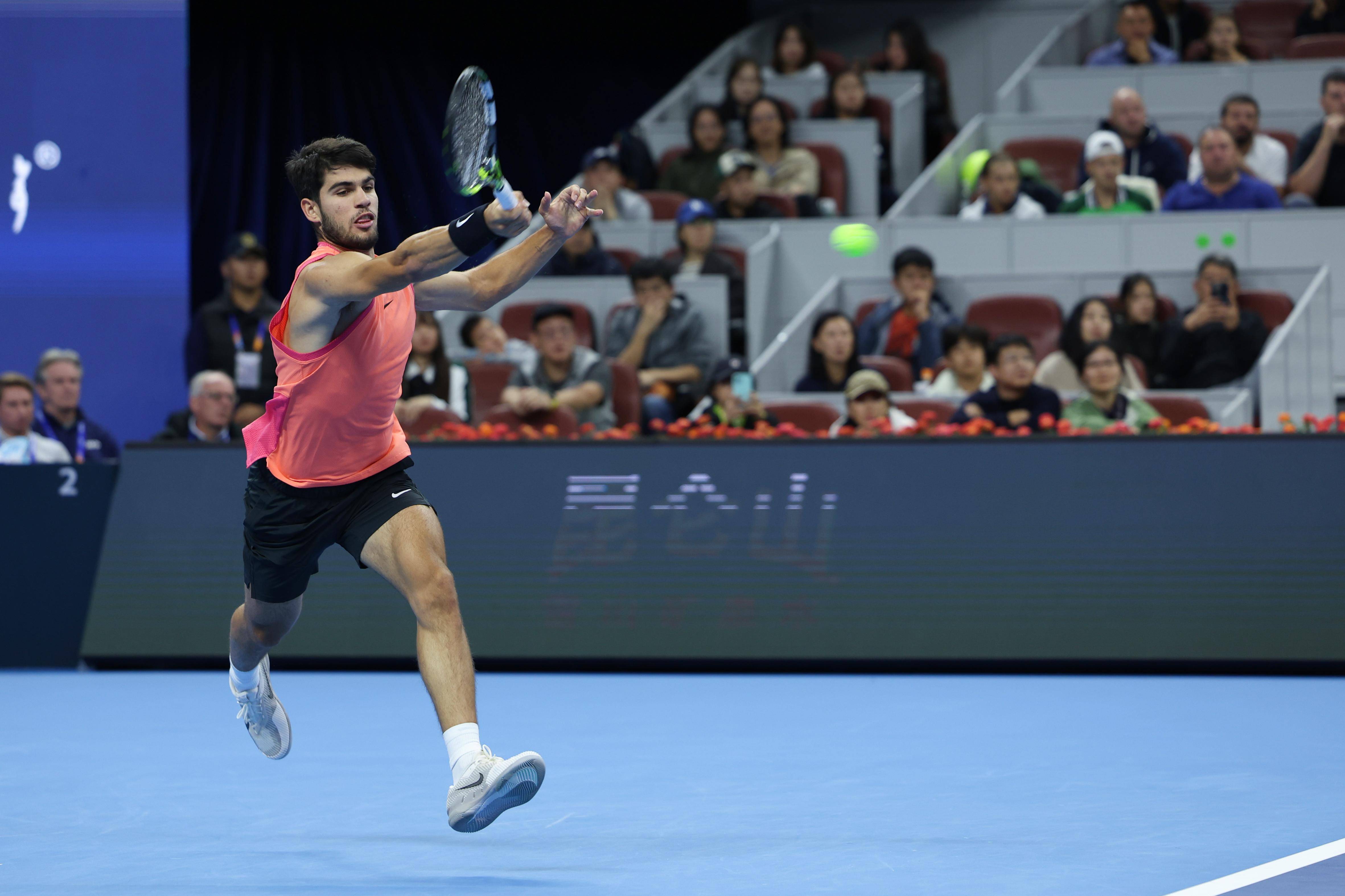 关于戴维斯杯翻盘ATP总决赛，阿尔卡拉斯高光表现的信息