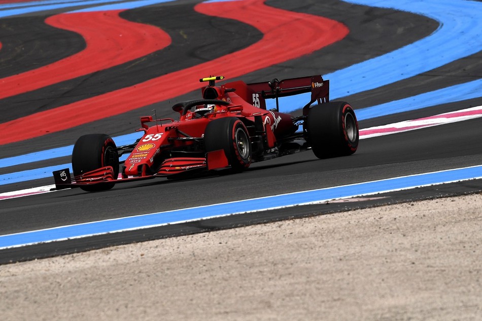 包含梅赛德斯绝杀哈斯车队，佩雷兹扛起全队的词条