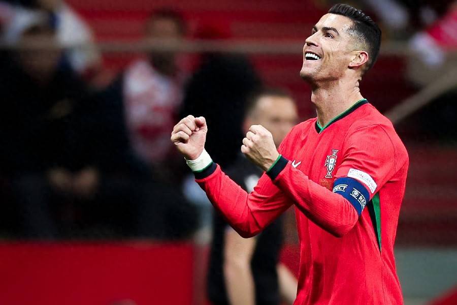 包含瑞士轻取乌拉圭，C罗扛起全队的词条