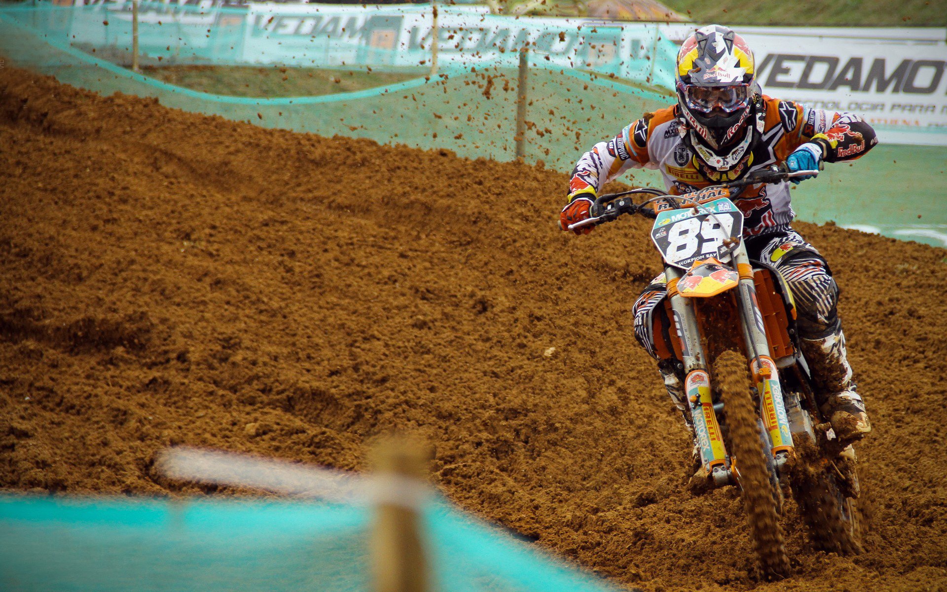 从绿茵到赛道，克罗地亚的节奏与奥纳纳的接管—竞技场上的唯一性法则