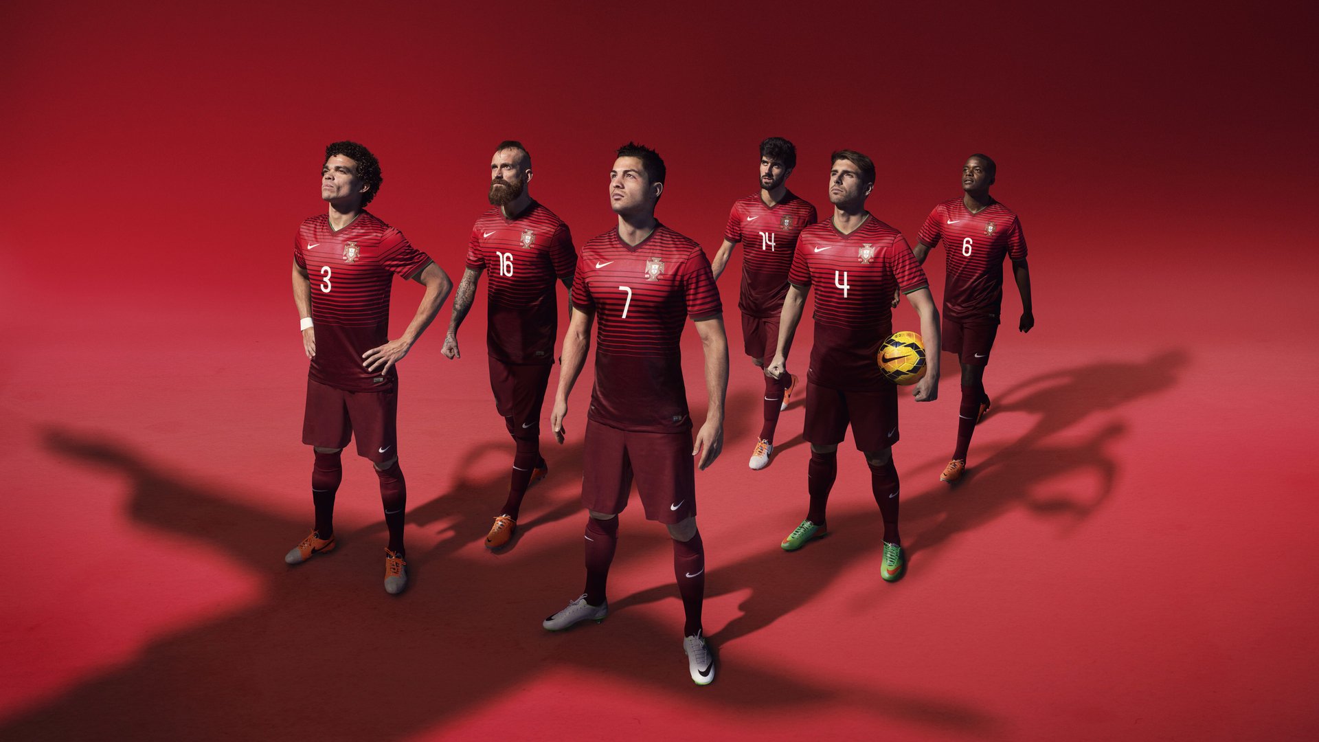 绿茵场与乒乓台的双重奏，波兰轻取葡萄牙，张继科刷新不朽纪录