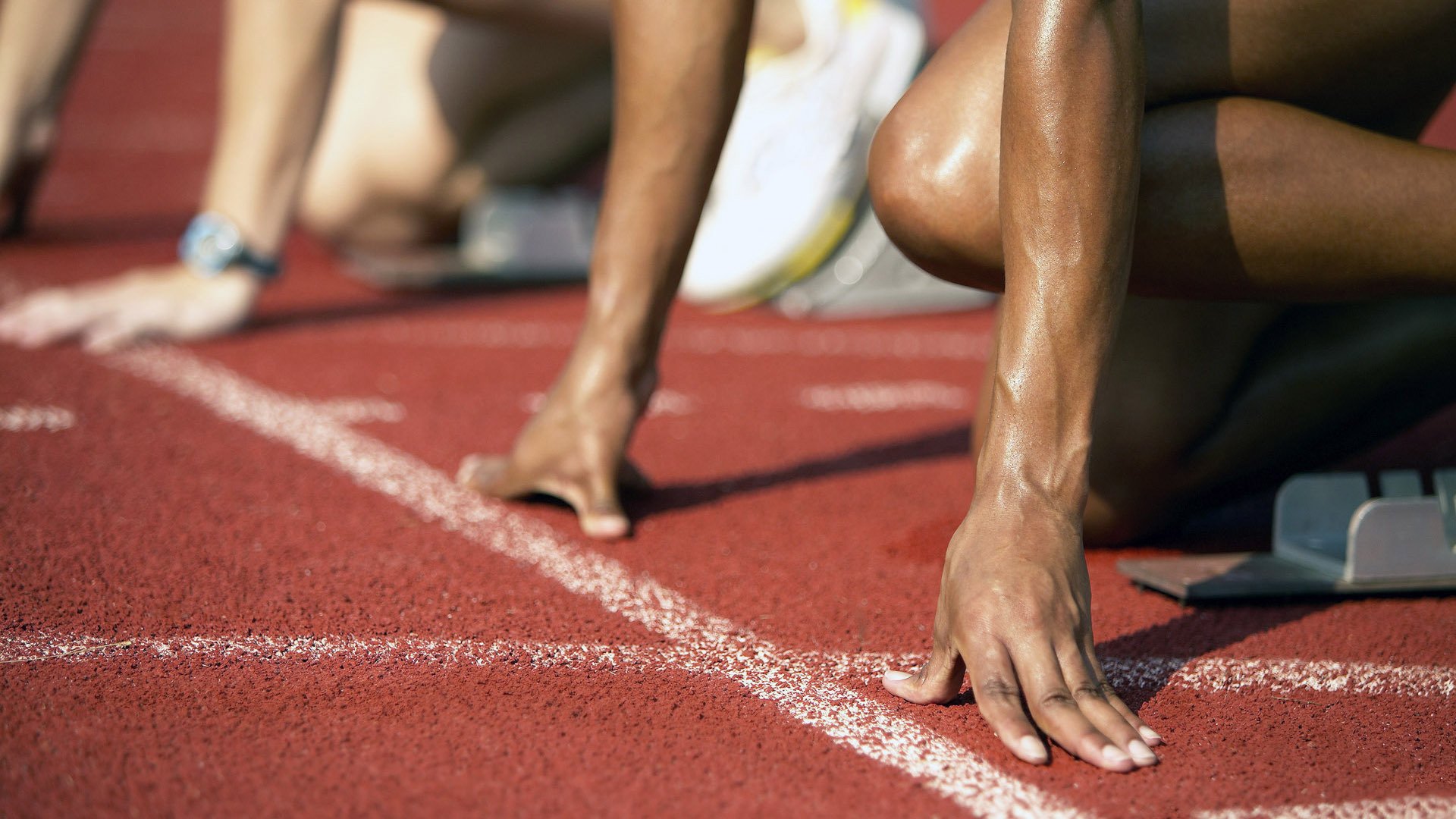 跨越时空的赛场，利拉德点燃洛杉矶，湖人完胜辽宁背后的篮球新想象